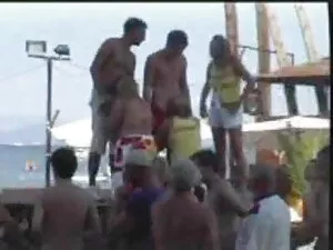 جولیا با نونوجوانان  ...