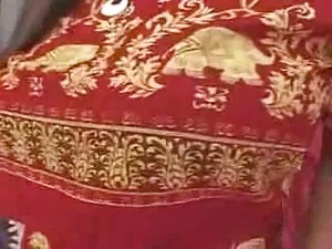 کوچک سینه tranny است ...